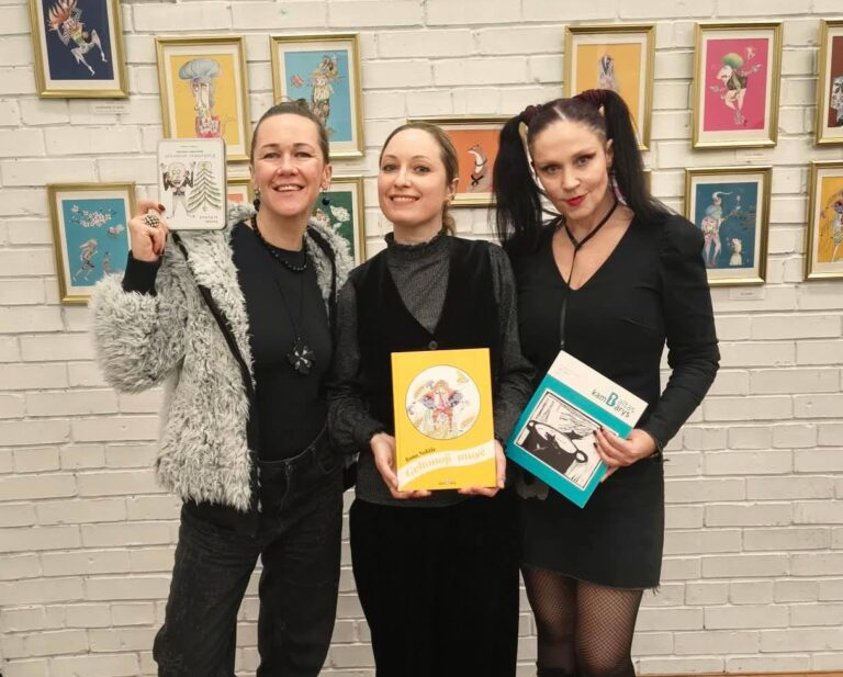 Parodos “Aukštyn Kojom” uždarymas ir trečiasis knygos “Geltonoji Musė” pristatymas-koncertas Kauno Vinco Kudirkos Viešojoje bibliotekoje, Muzikos ir meno skyriuje, gruodžio 29d., 2025 m. Jame autorė atliko džiazo dainas.