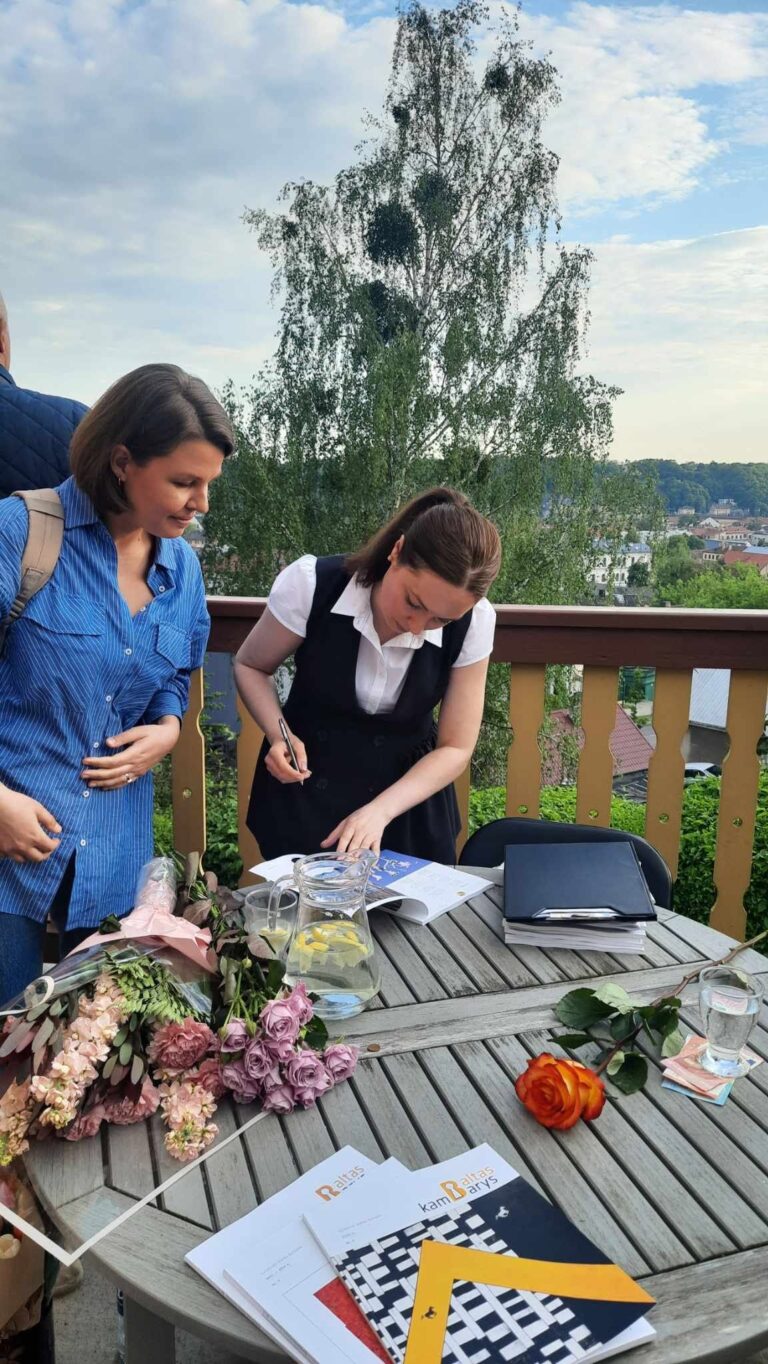 Pirmasis Rasos Nakties kūrybos vakaras J. Zikaro namuose-muziejuje gegužės 18 d., 2024 m. Autorė skaitė savo eilėraščius ir atliko savo kūrybos dainas.